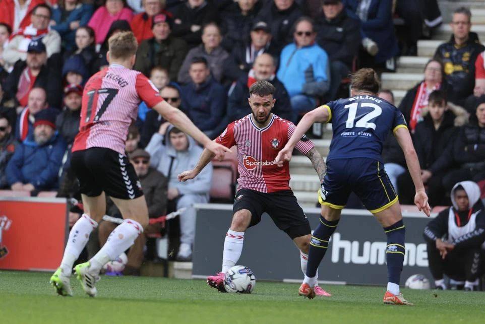 曼联客场战平南安普顿，两队互有来往